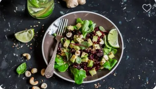 Green salad with lentils and avocado